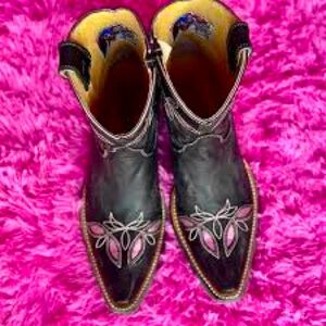 OLD GRINGO SHORT 7 OLIVE ANKLE BOOTS, inlaid pink flower leaves RTL $395 7.5 NIB